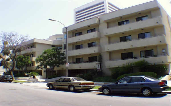 1619 Bentley Avenue, in Los Angeles, CA - Building Photo - Building Photo