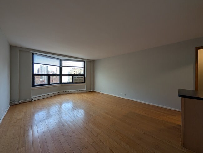 429 W Wellington Ave, Unit 14H