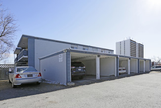 2919 Unwin Rd NW in Calgary, AB - Building Photo - Building Photo