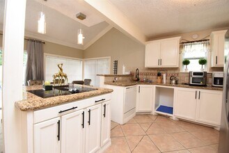 7726 Miller Glen Ln in Houston, TX - Foto de edificio - Building Photo