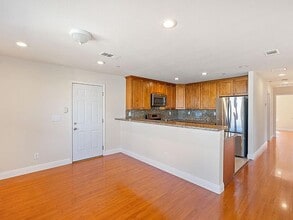 3910 San Carlos Wy in Sacramento, CA - Building Photo - Building Photo