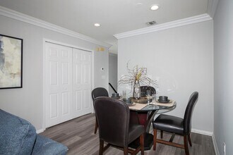 59 Pinnacle Dr in Port Jefferson, NY - Foto de edificio - Building Photo