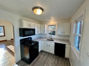 2757 Meadowview Dr NW in Roanoke, VA - Building Photo - Building Photo