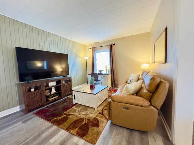 922 W Broadway St in Bradley, IL - Foto de edificio - Building Photo