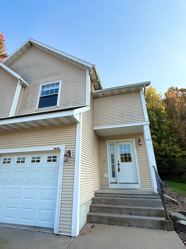 property at 1151-1151 E Wausau Ave