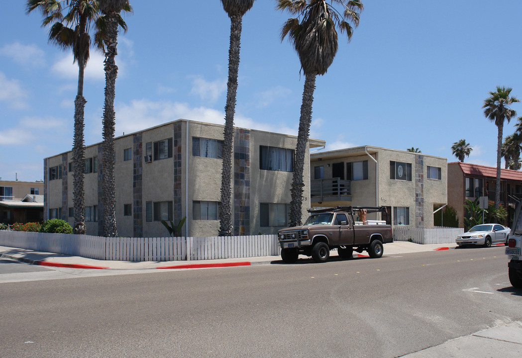 1015-1017 Seacoast Dr in Imperial Beach, CA - Building Photo