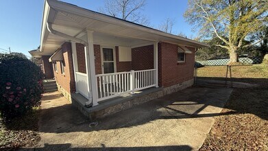 249 Wayne Ave in Jonesboro, GA - Foto de edificio - Building Photo