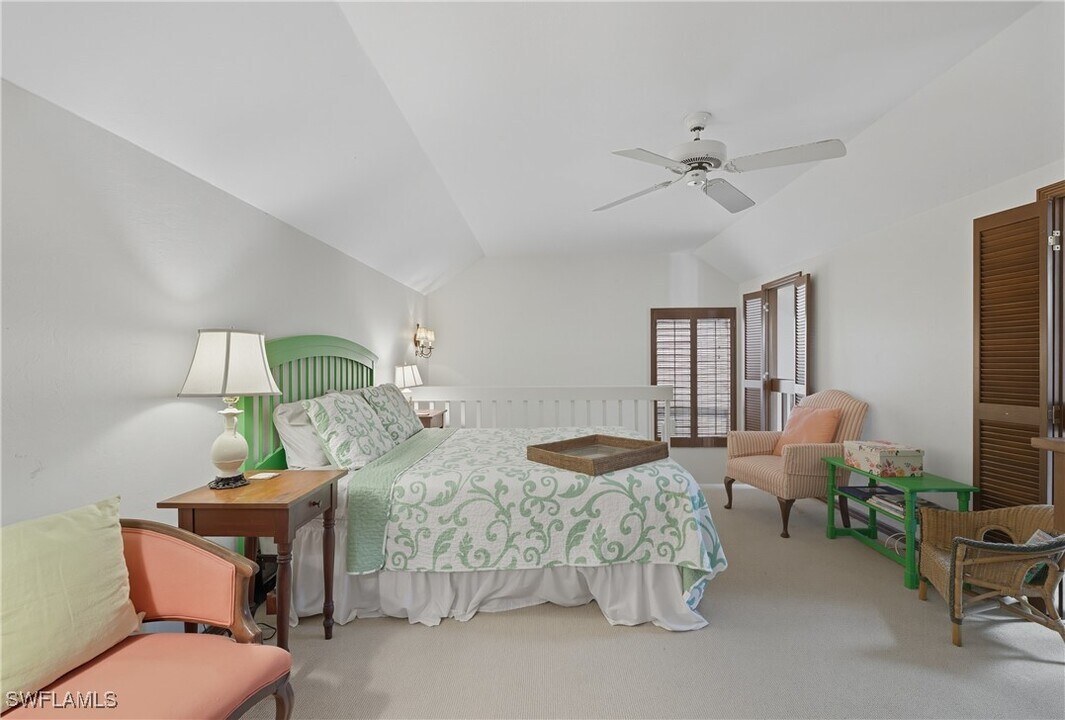 1251 Solana Rd in Naples, FL - Foto de edificio