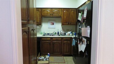 1910 Robbins Pl in Austin, TX - Building Photo - Building Photo