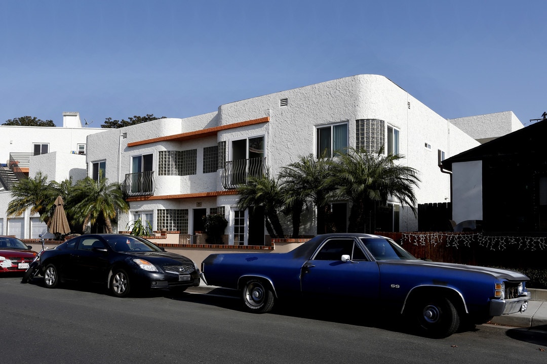 Ocean Elements at Belmont Shore Apartments in Long Beach, CA - Foto de edificio