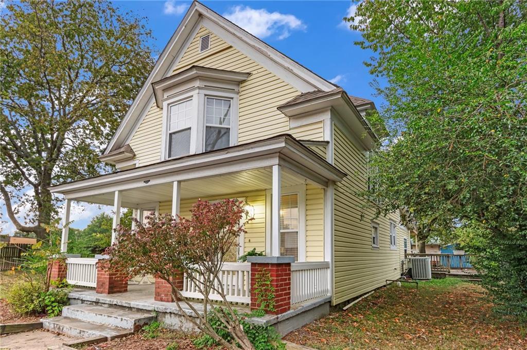 722 S College St in Siloam Springs, AR - Building Photo