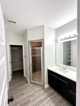 913 W La Pointe Ave in Alton, TX - Foto de edificio - Building Photo