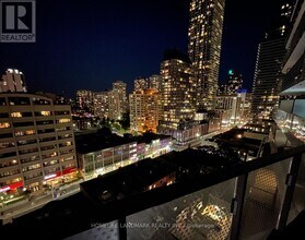 11 Wellesley St W in Toronto, ON - Building Photo - Building Photo