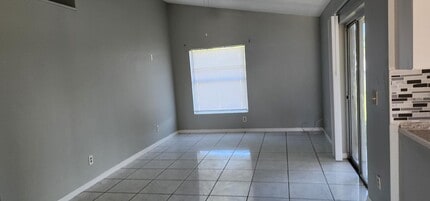 473 SW Eyerly Ave in Port St. Lucie, FL - Building Photo - Building Photo