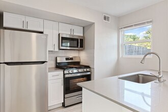 5005 Manor Rd in Austin, TX - Building Photo - Building Photo