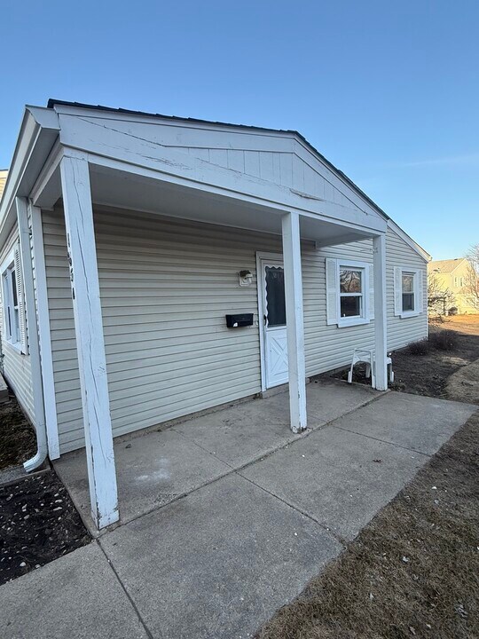 185 Rita Ct in Bartlett, IL - Building Photo