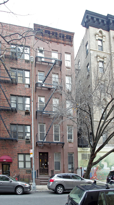 237 E 12th St in New York, NY - Building Photo