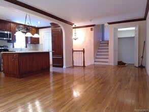 208-44 15th Dr in Queens, NY - Building Photo - Building Photo