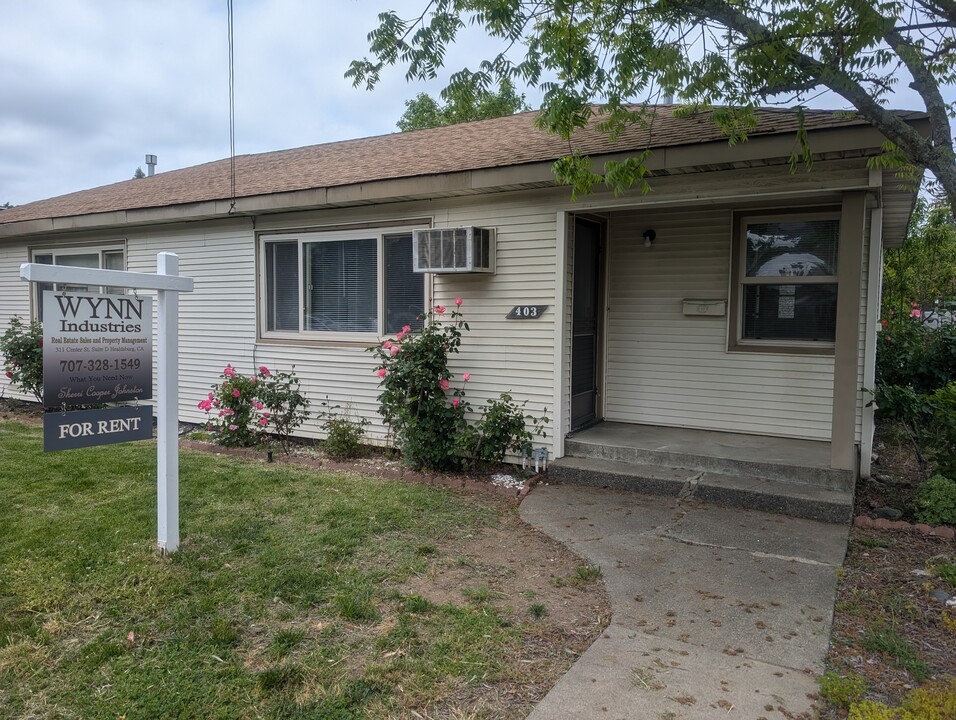 403 North St in Healdsburg, CA - Building Photo