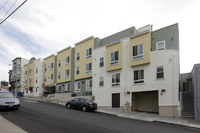 Hillcrest Gardens in Daly City, CA - Foto de edificio - Building Photo