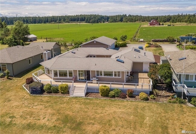 property at 24 Mouw Ln