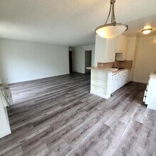 5555 W 8th St, Unit 207 in Los Angeles, CA - Building Photo - Building Photo
