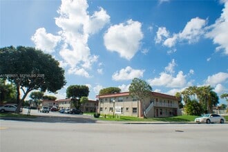 12800 SW 43rd Dr in Miami, FL - Building Photo - Building Photo