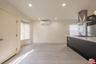 216 N Catalina Ave in Redondo Beach, CA - Building Photo - Building Photo