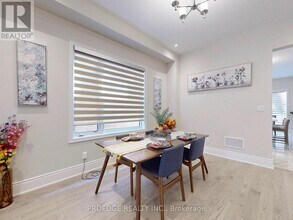 217 Sunset Vista Ct in Aurora, ON - Building Photo - Building Photo