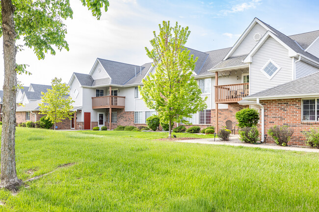 Aspen Court in Oak Creek, WI - Building Photo - Building Photo