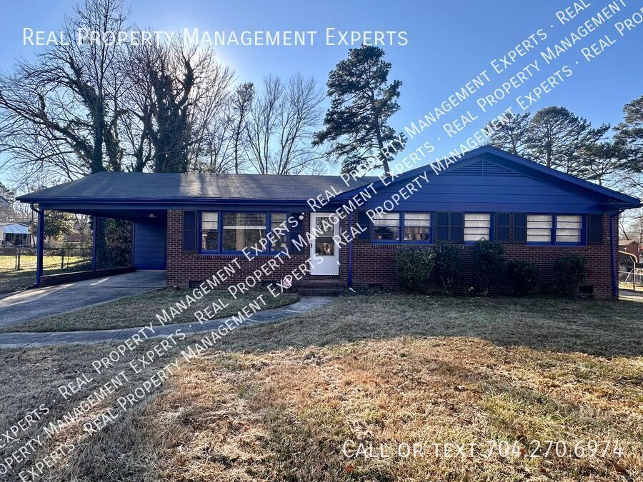 2416 Briargrove Dr in Charlotte, NC - Building Photo