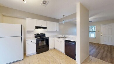301 Manuel Dr, Unit A in College Station, TX - Building Photo - Building Photo