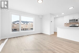 801 Glenroy Gilbert Dr in Ottawa, ON - Building Photo - Building Photo