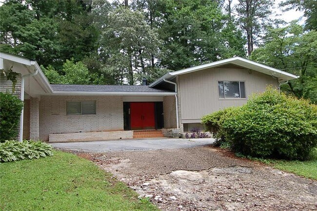 3922 Safari Ct in Stone Mountain, GA - Building Photo - Building Photo