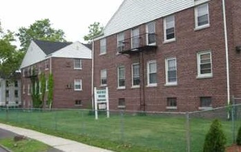 Beatrice Manor in East Orange, NJ - Foto de edificio - Building Photo