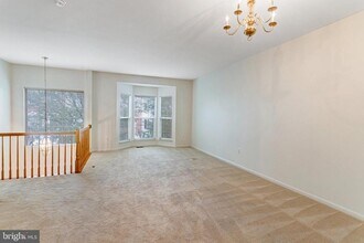 14217 Hunters Run Way in Gainesville, VA - Building Photo - Building Photo