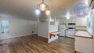 6801 SW Childs Rd in Lake Oswego, OR - Building Photo - Building Photo