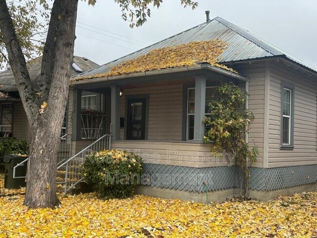 212 SE Mosher Ave in Roseburg, OR - Building Photo - Building Photo