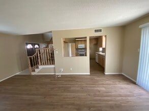 2648 Hollister St in Simi Valley, CA - Building Photo - Building Photo
