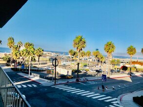 1649 Appian Way, Unit #210 in Santa Monica, CA - Foto de edificio - Building Photo