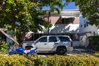 761 Jefferson Ave in Miami Beach, FL - Foto de edificio - Building Photo