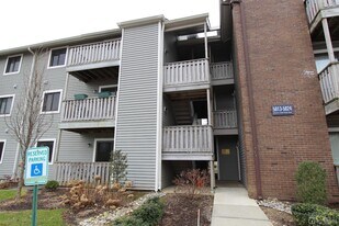 5015 Ravens Crest Dr in Plainsboro, NJ - Building Photo