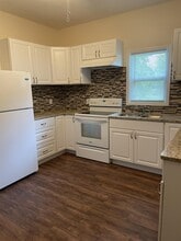 300 W 5th St in Ellinwood, KS - Building Photo - Building Photo