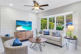 1003 April Ln in North Fort Myers, FL - Building Photo