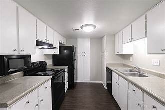 8100 N Mopac Service Rd in Austin, TX - Building Photo - Building Photo