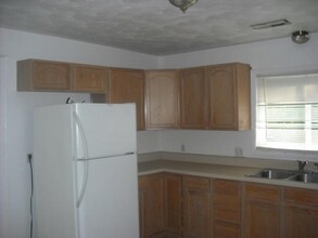327 Locust Ave in Hampton, VA - Building Photo - Building Photo