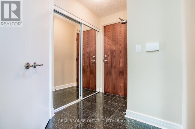 16 Harrison Garden Blvd in Toronto, ON - Building Photo - Building Photo