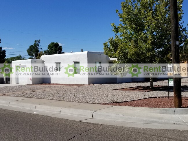 2101 Palomas Dr NE in Albuquerque, NM - Building Photo - Building Photo