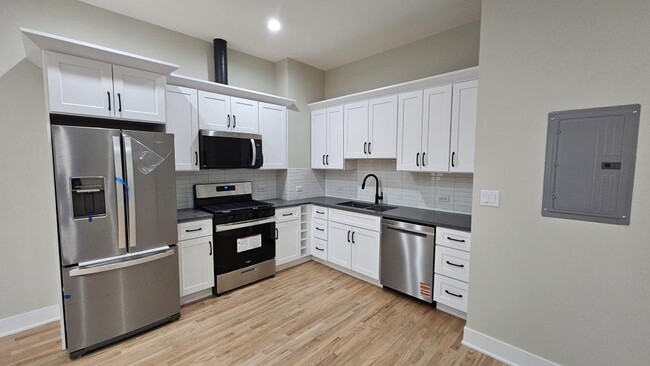 property at 4437 N Broadway