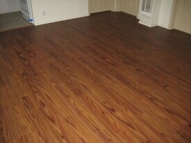 121 NE Long St in Canyonville, OR - Building Photo